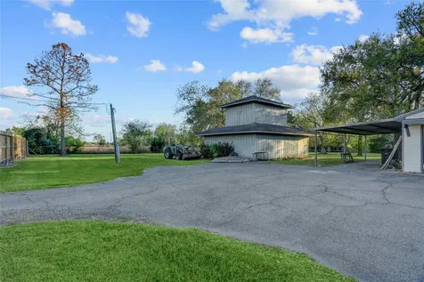 300 Mustang Road Alvin TX 77511