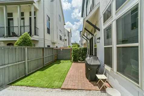 5715 Arabelle Lake Street Houston TX 77007