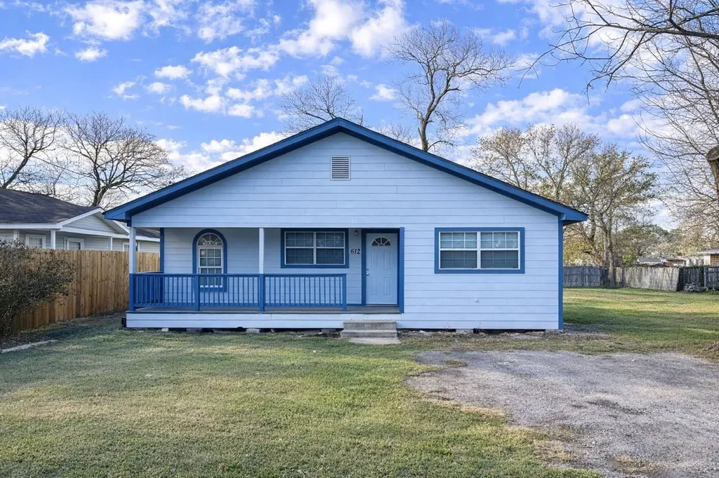 612 Harvey Street Clute TX 77531
