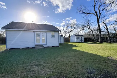 612 Harvey Street Clute TX 77531