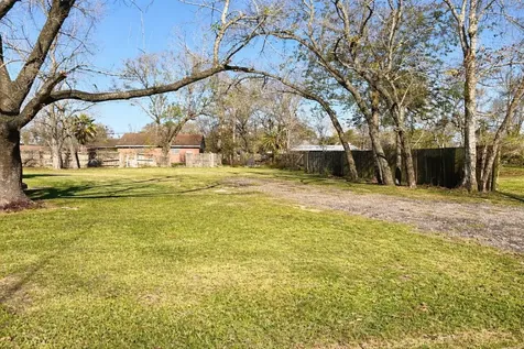 612 Harvey Street Clute TX 77531