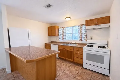 612 Harvey Street Clute TX 77531
