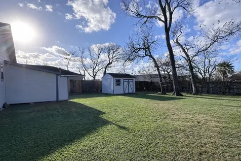 612 Harvey Street Clute TX 77531