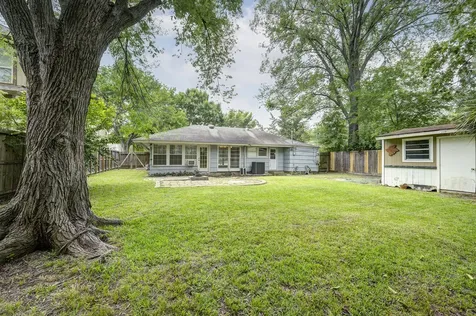 4626 Evergreen Street Bellaire TX 77401