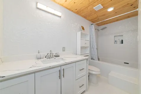 317 Road 5814 Cleveland TX 77327