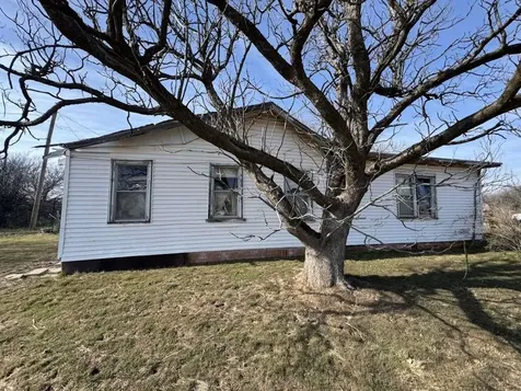 510 E Franklin Avenue Electra TX 76360