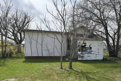 510 E Franklin Avenue Electra TX 76360