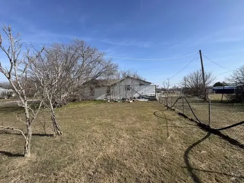 510 E Franklin Avenue Electra TX 76360