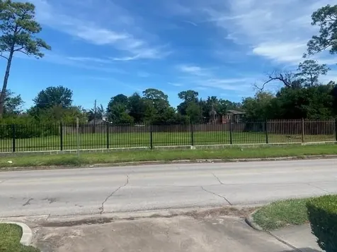 3221 N Macgregor Way Houston TX 77004
