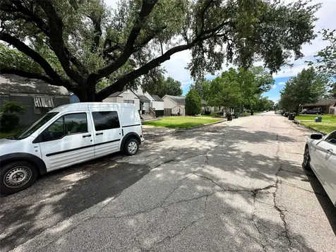 2015 Des Jardines Street Houston TX 77023