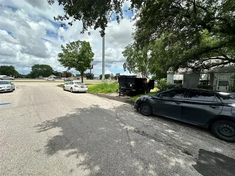 2015 Des Jardines Street Houston TX 77023