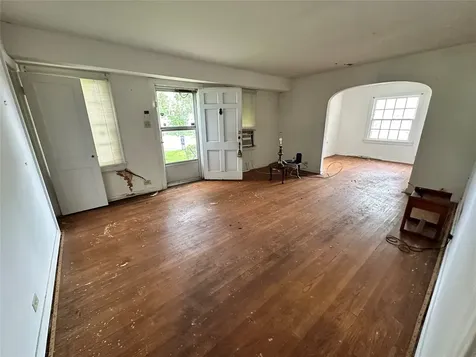 2015 Des Jardines Street Houston TX 77023
