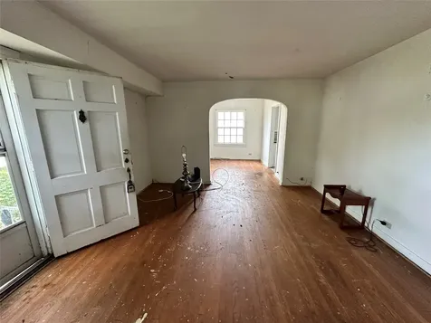2015 Des Jardines Street Houston TX 77023