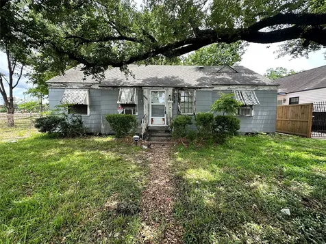 2015 Des Jardines Street Houston TX 77023