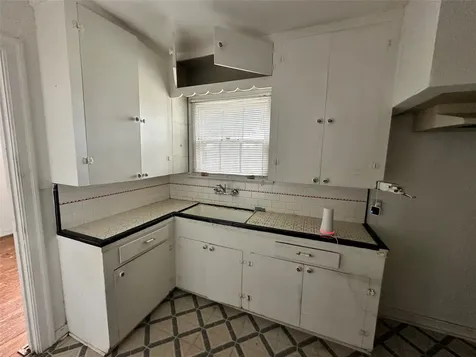 2015 Des Jardines Street Houston TX 77023