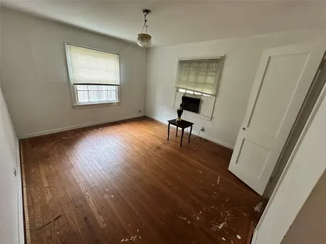 2015 Des Jardines Street Houston TX 77023
