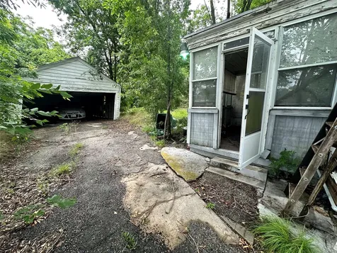 2015 Des Jardines Street Houston TX 77023