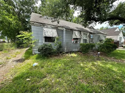 2015 Des Jardines Street Houston TX 77023