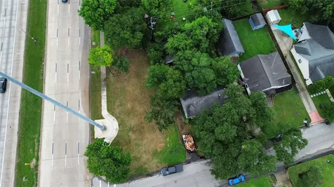 2015 Des Jardines Street Houston TX 77023