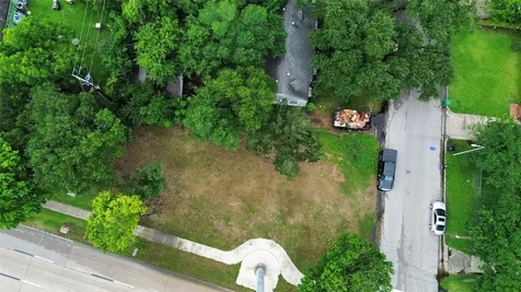2015 Des Jardines Street Houston TX 77023