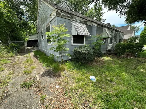 2015 Des Jardines Street Houston TX 77023