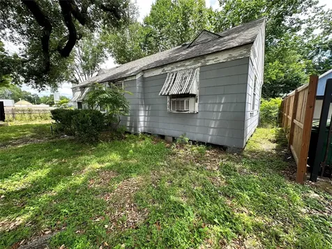 2015 Des Jardines Street Houston TX 77023