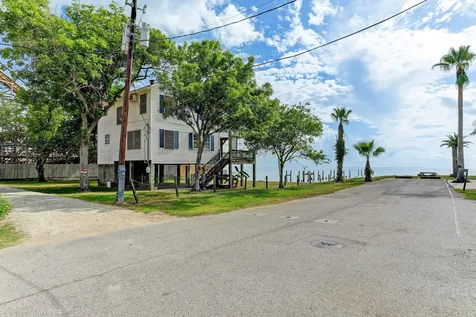 308 Bay Avenue Kemah TX 77565