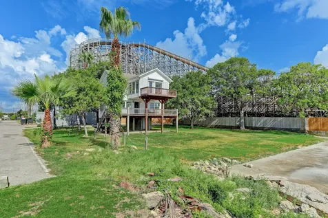 308 Bay Avenue Kemah TX 77565