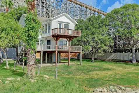 308 Bay Avenue Kemah TX 77565