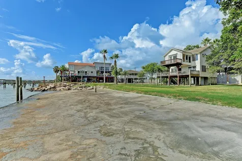 308 Bay Avenue Kemah TX 77565