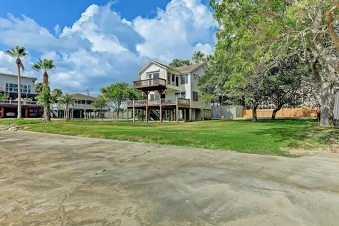 308 Bay Avenue Kemah TX 77565