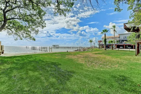 308 Bay Avenue Kemah TX 77565