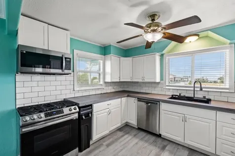 7210 Beau Terre Street Hitchcock TX 77563
