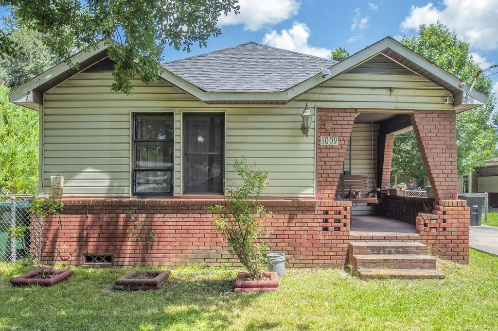 1009 Wainwright Street Houston TX 77022