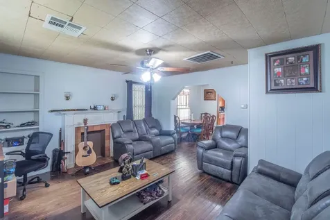 1009 Wainwright Street Houston TX 77022