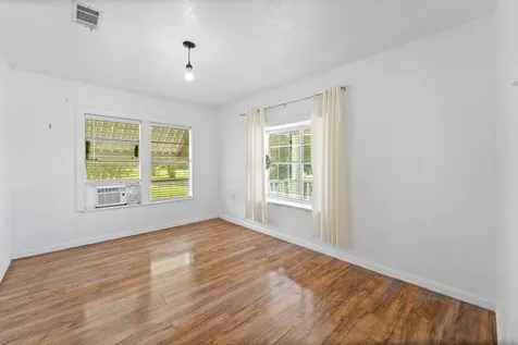 401 Lee Avenue Anahuac TX 77514