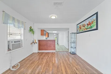 401 Lee Avenue Anahuac TX 77514