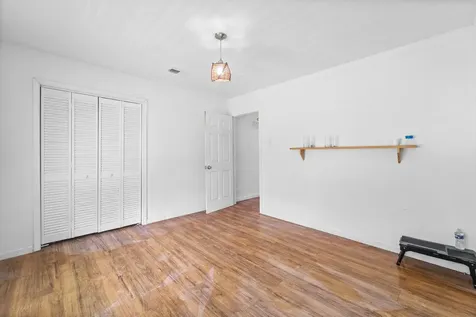 401 Lee Avenue Anahuac TX 77514