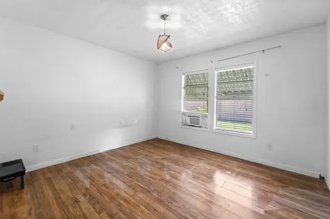 401 Lee Avenue Anahuac TX 77514