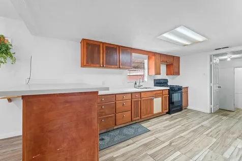 401 Lee Avenue Anahuac TX 77514