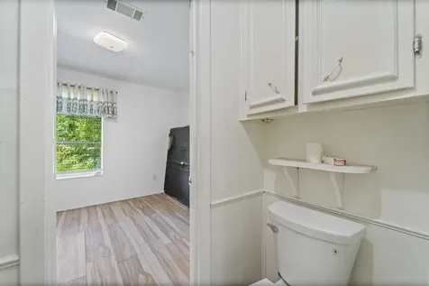 401 Lee Avenue Anahuac TX 77514