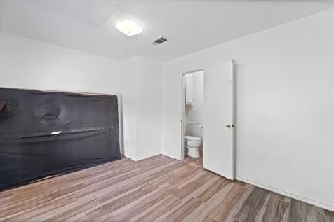 401 Lee Avenue Anahuac TX 77514