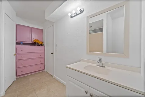 401 Lee Avenue Anahuac TX 77514