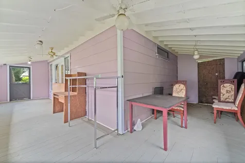 401 Lee Avenue Anahuac TX 77514