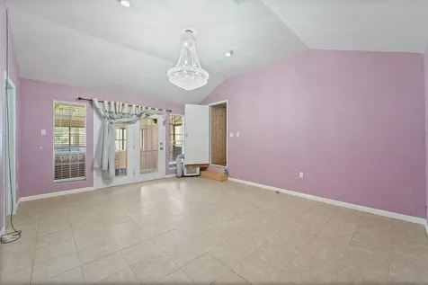 401 Lee Avenue Anahuac TX 77514