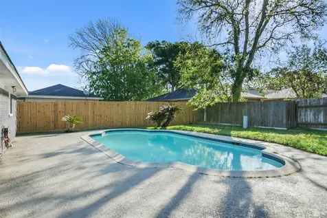 5107 Whittier Oaks Drive Friendswood TX 77546