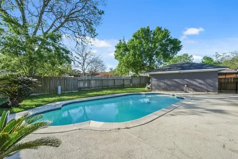 5107 Whittier Oaks Drive Friendswood TX 77546