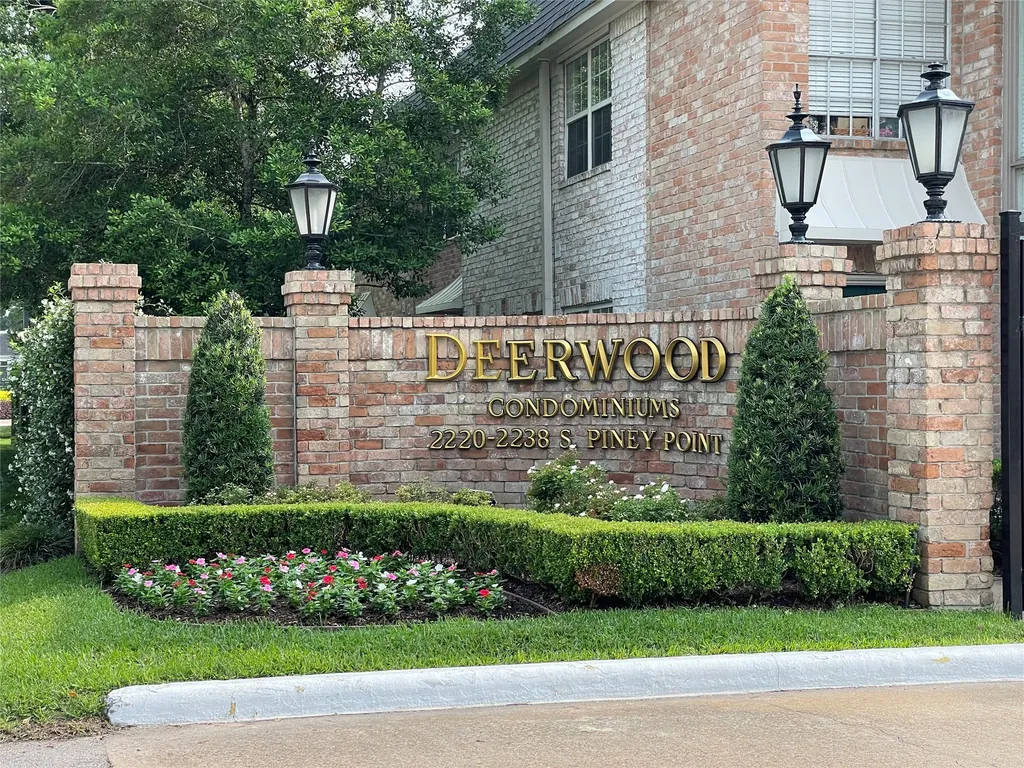 2224 S Piney Point Road 114 Houston TX 77063