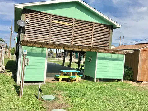 911 East Road Crystal Beach TX 77650