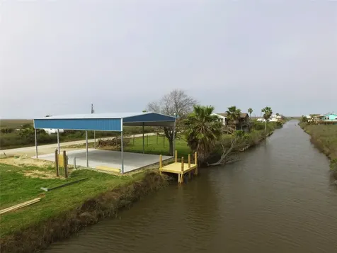 1176 N Tinkle Lane Crystal Beach TX 77650